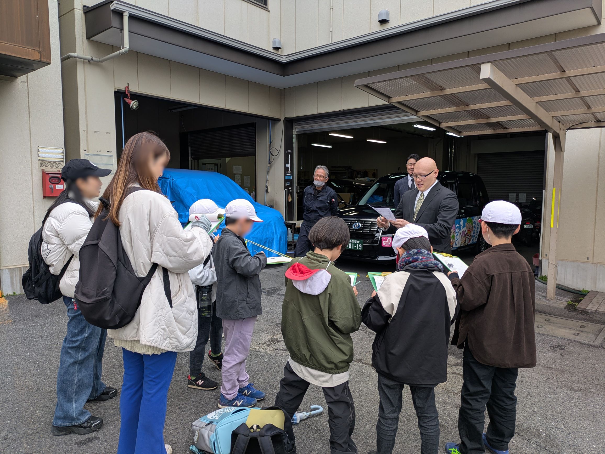 保谷小学校２年生が「町探検」で来社_タクシーの仕事について熱心に質問